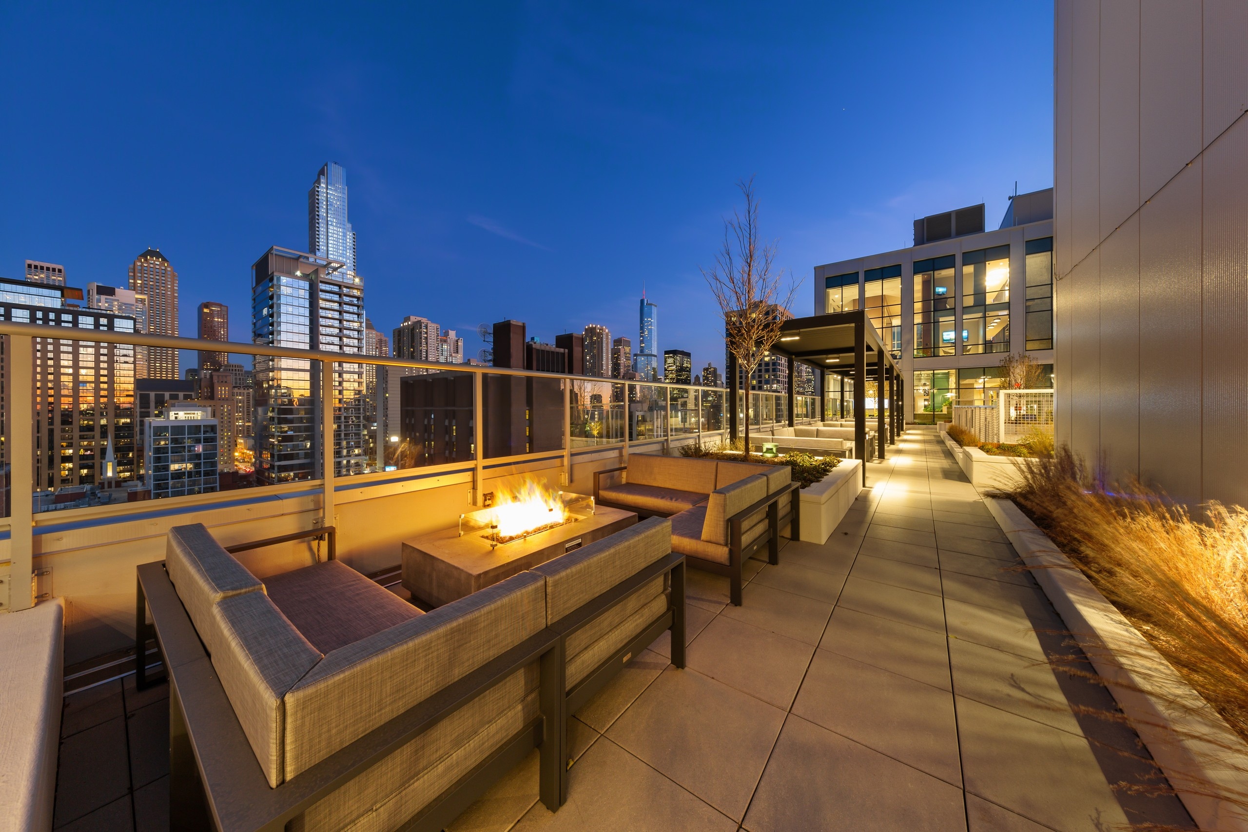 New Chicago Ave Apartments near River North | AMLI 808